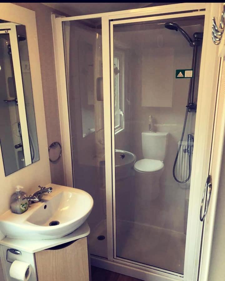 נונספייט Knus Chalet Midden In De Bossen מראה חיצוני תמונה